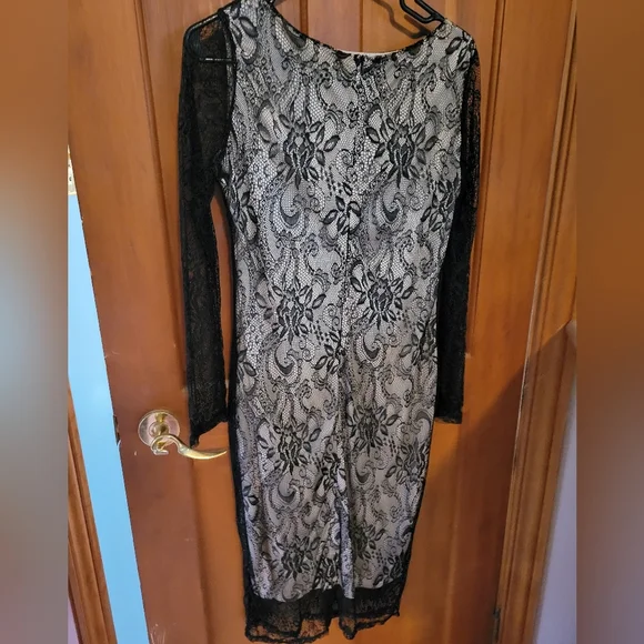 DRESS - Picture 2 of 4